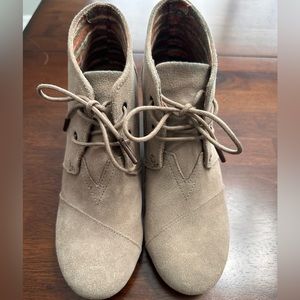 Toms women’s ankle booties size 8 1/2